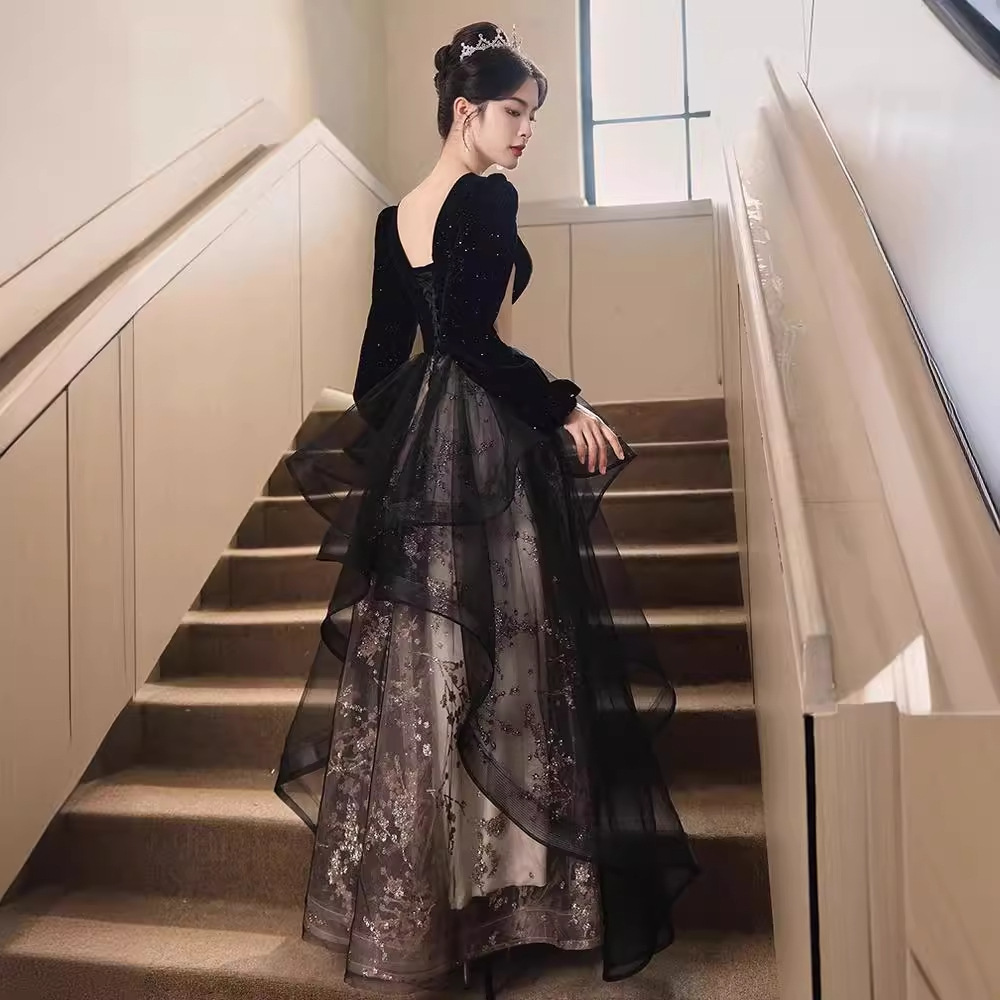 Vestido de noche negro 2026 nuevo estilo francés de lujo ligero nicho de gama alta cena anual anfitrión de examen de arte manga larga