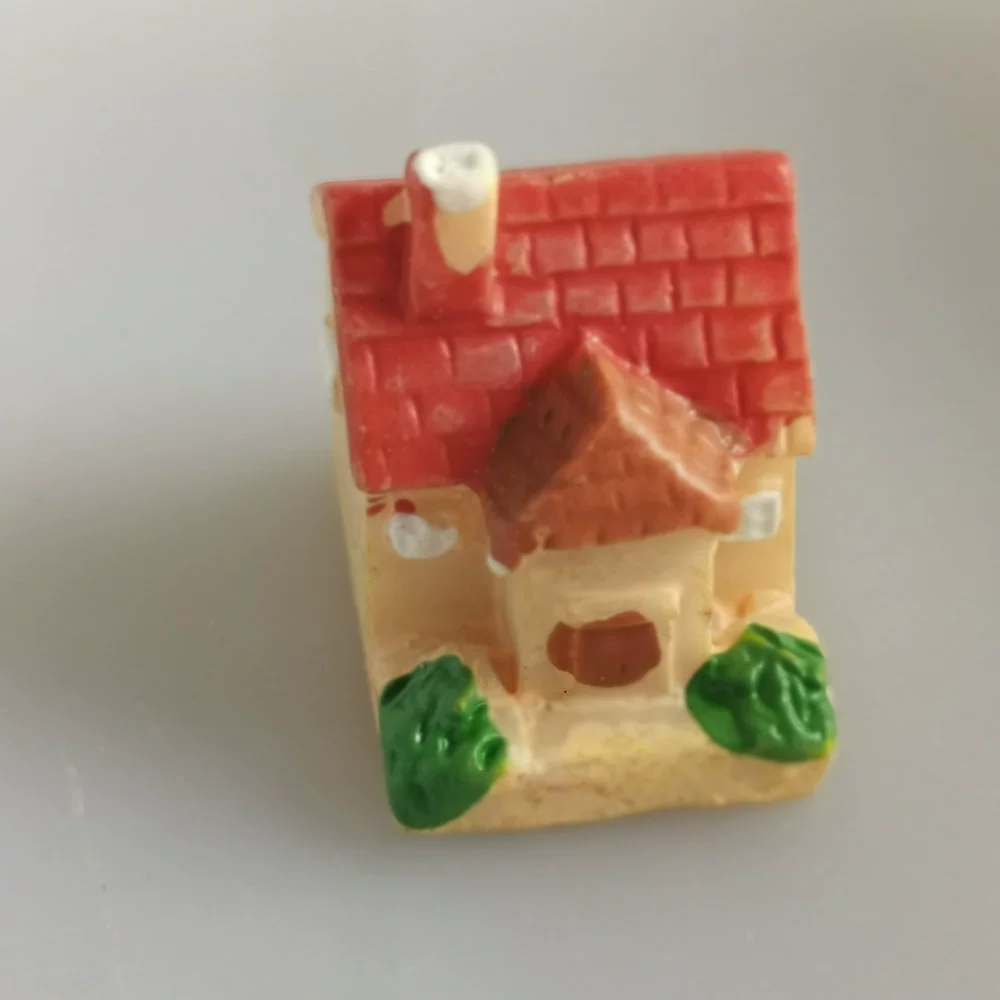 [Red Roof Villa cattage] Микро-ландшафтное украшение из смолы трехмерное моделирование украшения животных Моховой микропейзаж