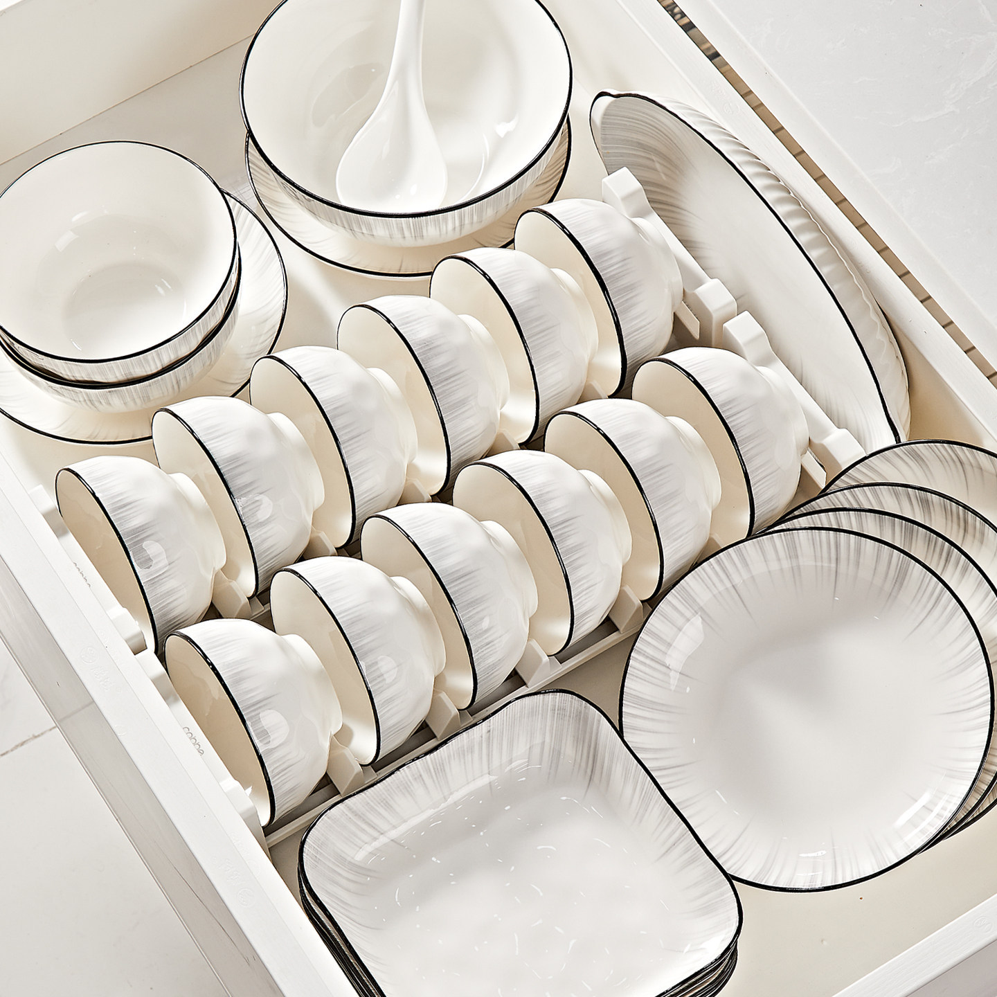 2025 가벼운 고급 고급 그릇과 접시 underglaze 컬러 세라믹 깊은 접시 가정용 요리 일본 식기 새로운 요리 접시