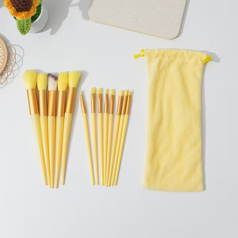 Principiante 13 pinceles de maquillaje traje conjunto completo super suave cepillo ojos estudiante barato almacenamiento portátil