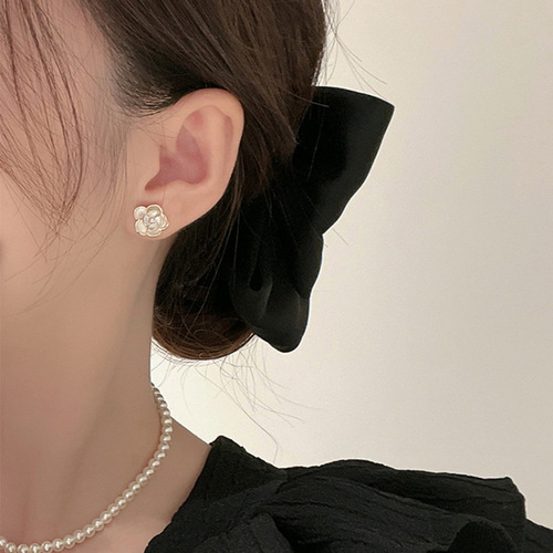 S925 silver needle French romantic small fragrance camellia earrings female celebrities light luxury niche design high-end earrings