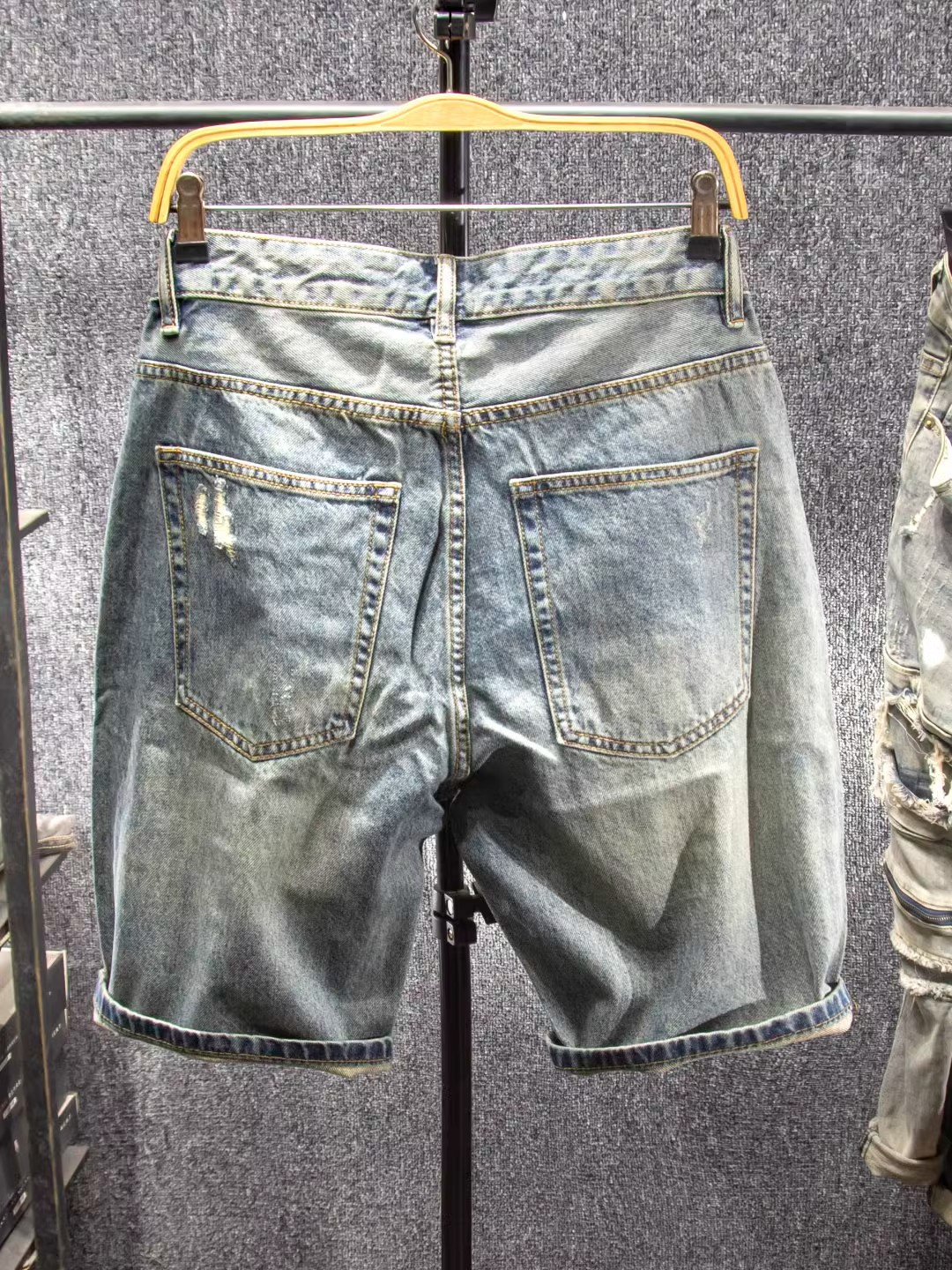 Men's High Street Ripped Denim Shorts Stylish Mid-Length Loose Fitting Straight Leg Casual Patched Five Point Pants_mkmklike.com