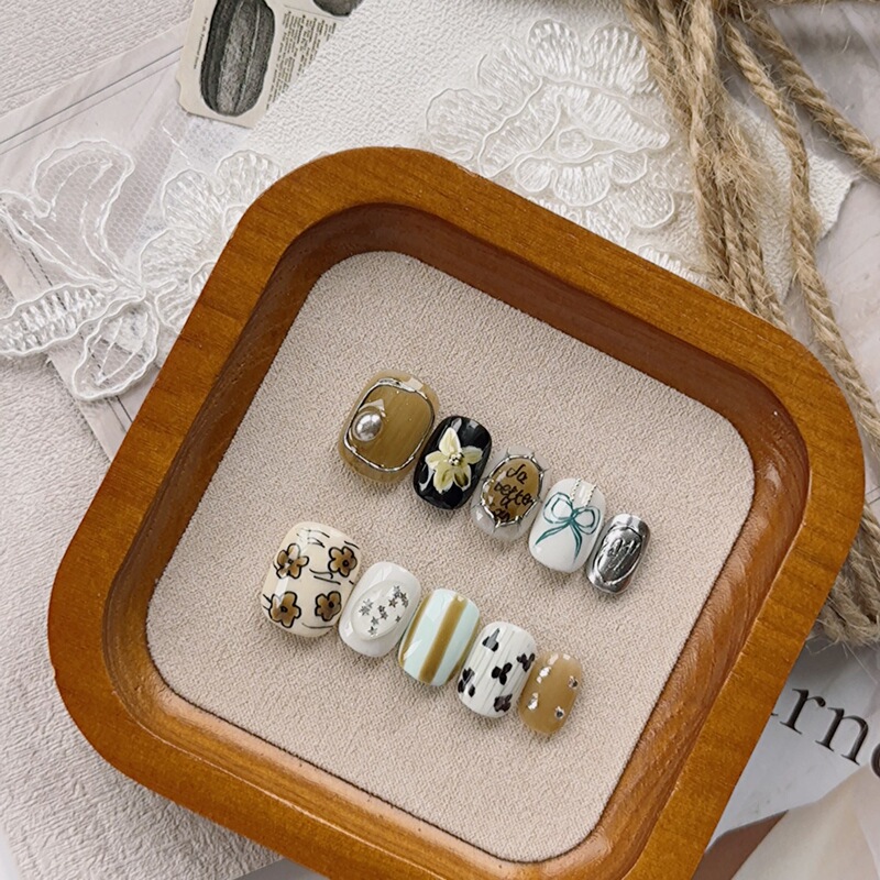 Japanese Retro Style Camellia Polka Dot Kitten Nail Art Ins Ultra-Thin Seamless Nail Art Artistic Gentle Style