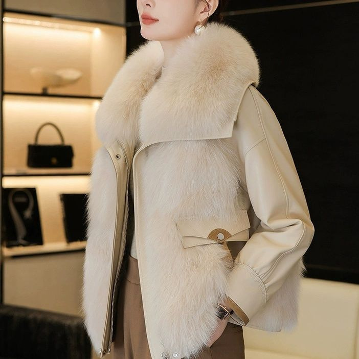 New Genuine Leather down Jacket Women's Short Goatskin Fox Fur Collar Fur All-In-One Warm Jacket Winter Spandex New Genuine Leather down Jacket Women's Short Goatskin Fox Fur Collar Fur All-In-One Warm Jacket Winter Spandex