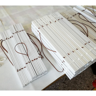 Casual White Magnetic Hanging Scroll Export Custom Solid Wood Poster Display Stand Decorative Painting Hanging Rod DIY Packaging