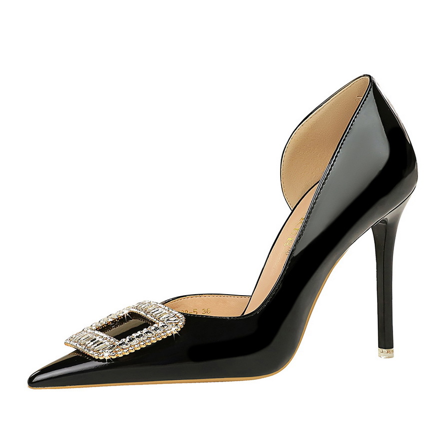 Damen Stiletto Pumps Aus Lackleder Mit Spitzer Zehenkappe_voghion.com