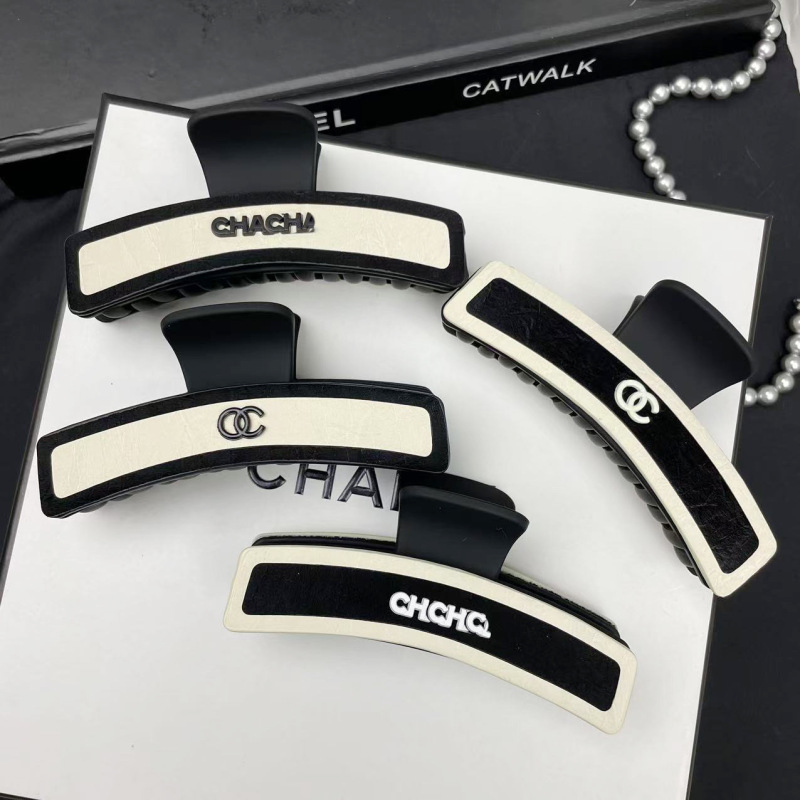 Black and White Color-Blocked Leather Square Clip Classic Double C Elegant Shark Clip Ins Simple Shark Clip Letter Hair Accessory Black and White Color-Blocked Leather Square Clip Classic Double C Elegant Shark Clip Ins Simple Shark Clip Letter Hair Accessory