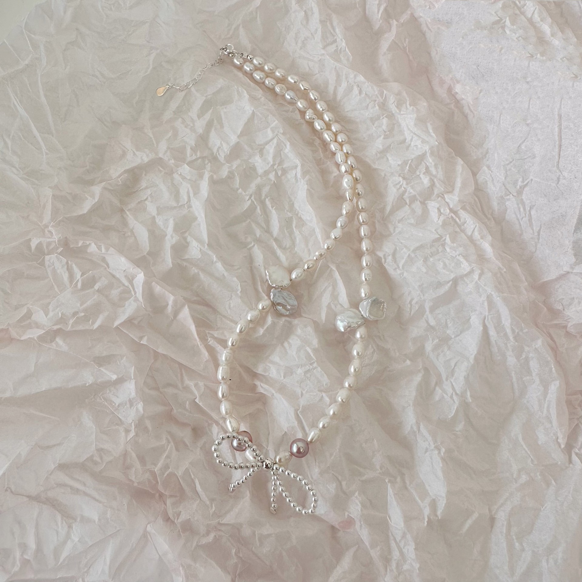 Necklace from pearl with bow