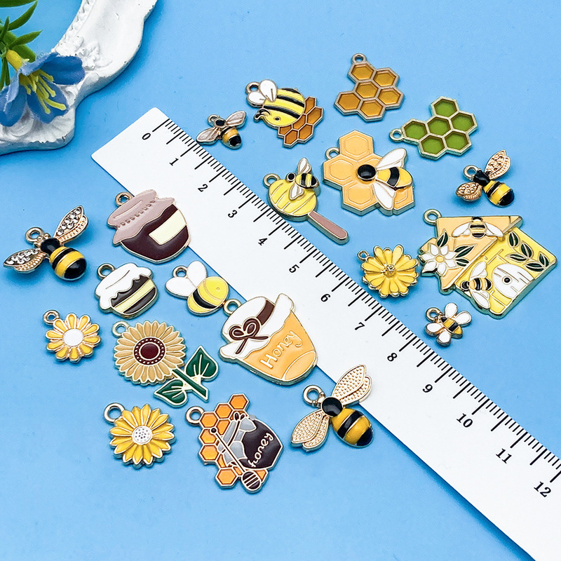 20 Cute Oil Dropping Yellow Bee House Honey Jar Alloy Pendant DIY Keychain Pendant Jewelry Accessories