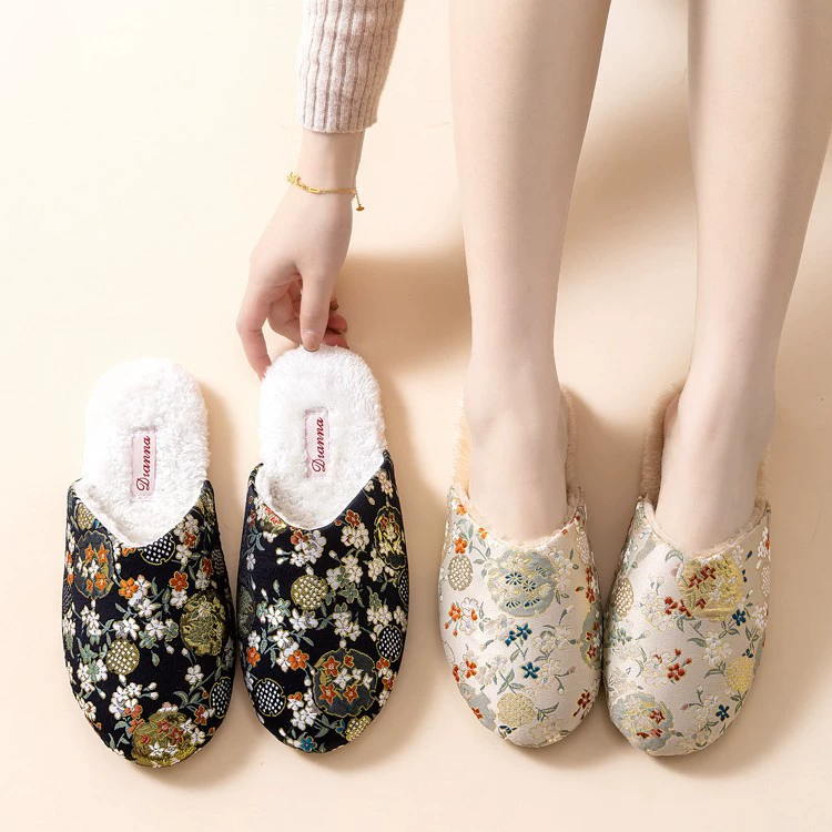 Пары осенние и зимние атласные национальные шатные вышитые плюшевые тапочки домашние теплые хлопчатобумажные тапочки для мужчин и женщин