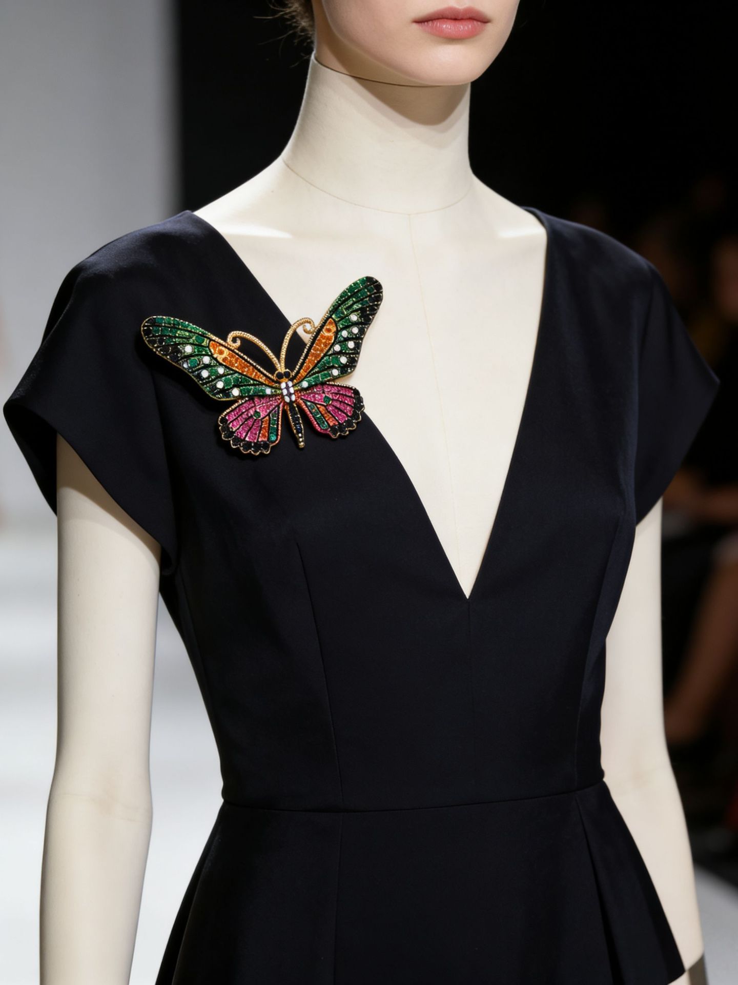 New European and American Style Cross-Border Creative Cute Brooch with Butterfly Design, Rhinestones, Enamel, and Oil-Drip Finish, Direct from the Manufacturer