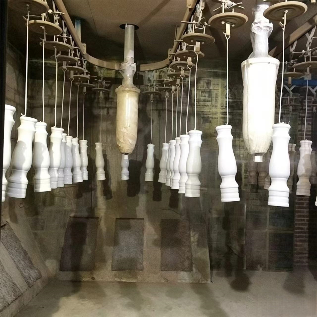 厂家供应全自动喷漆设备 配合吊空式流水线作业  省油漆 省人工