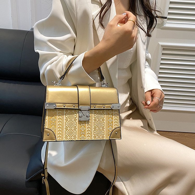 Vintage Women's Embossed Shoulder Bag With Lock Clasp Casual_voghion.com