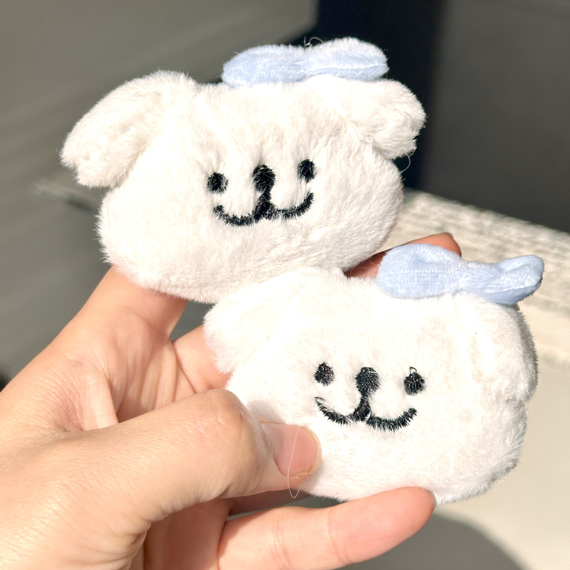 Capibala broche de peluche en línea lindo bolso ropa decoración pin DIY muñeca del delfín colgante muñeca