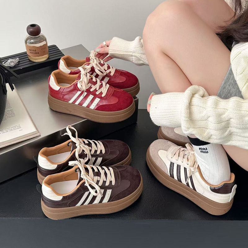 Stylish thick-soled German training shoes, a 2026 autumn bestseller, versatile soft-soled white sneakers for women, perfect for sports and casual wear, and designed to add height Stylish thick-soled German training shoes, a 2026 autumn bestseller, versatile soft-soled white sneakers for women, perfect for sports and casual wear, and designed to add height