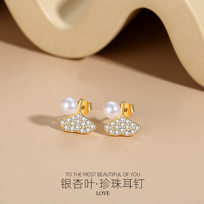 Pendientes de plata esterlina S925 de estilo japonés y coreano pendientes de perlas de hoja de ginkgo pendientes de perlas de mujer pequeños pendientes de diamantes completos con incrustaciones de alta calidad al por mayor