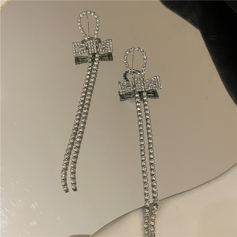 South Korea Light Luxury Tassel Earrings Flashing Diamond Bow Earrings display picture 9