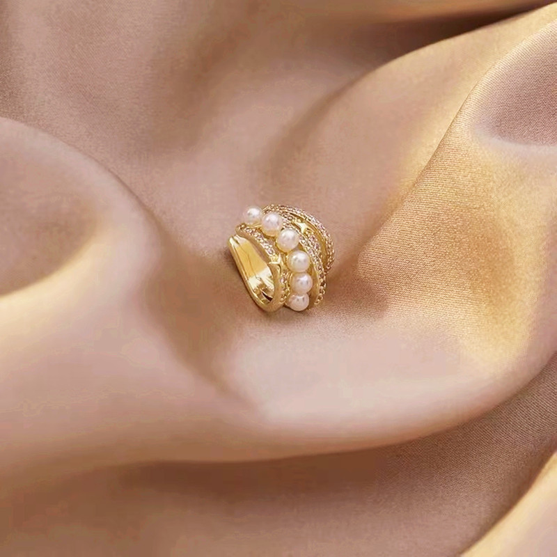 1 Piece Fashion C Shape Plating Inlay Copper Pearl Zircon Ear Clips display picture 2
