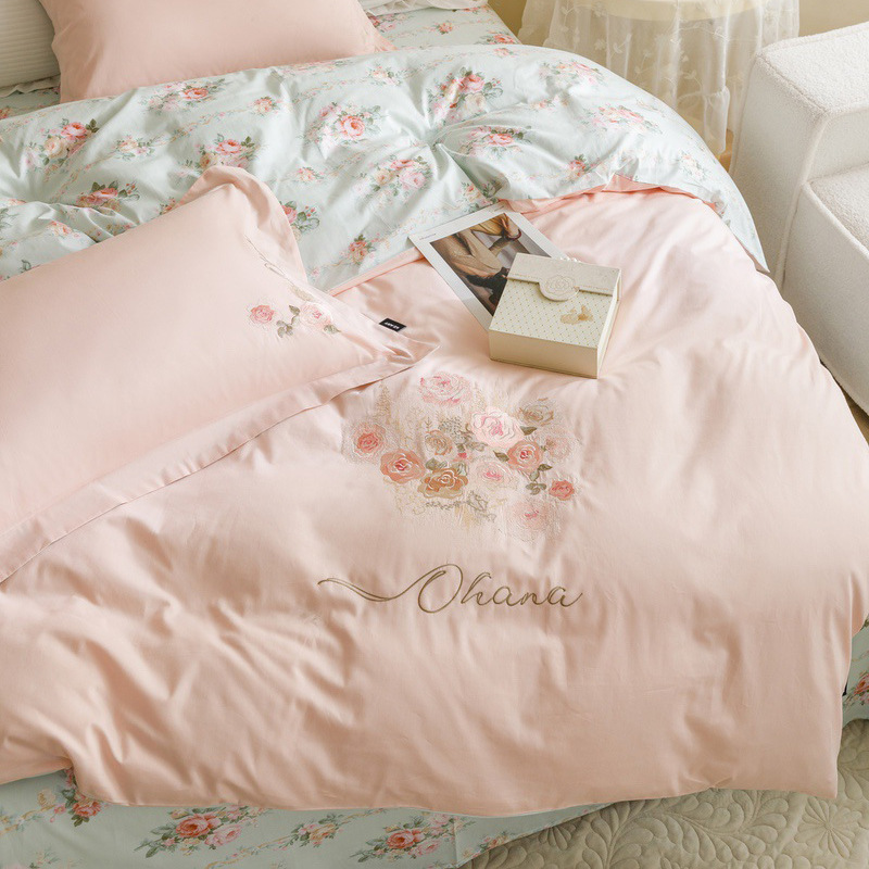 Algodón ligero de lujo de cuatro estaciones estilo europeo princesa no estática calentamiento desnudo para dormir cuatro piezas en la cama de algodón de clase A tres piezas