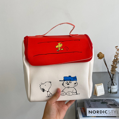 Internet celebrity's same creative Snoopy cartoon house-shaped cosmetic bag large-capacity storage bag waterproof toiletry bag