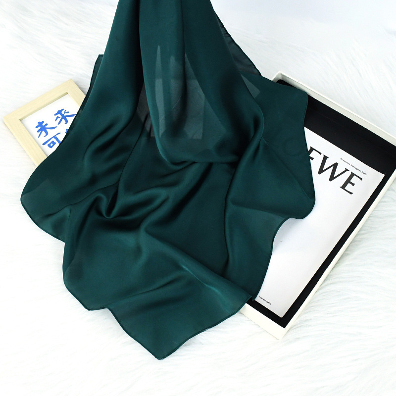 Comercio exterior primavera y otoño bufandas de seda delgadas de color sólido simple 70 bufandas de seda cuadrada de moda para viajes versátiles bufandas de mujer sensación de alto nivel