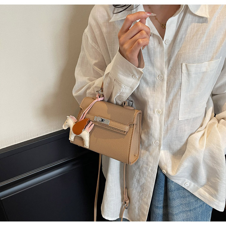 The Korean version of the hand-held small square bag for women in 2025, a new single-shoulder bag with a niche design, simple and versatile, trendy crossbody Kelly bag undefined