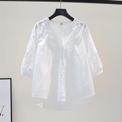 100% 純綿の透かし彫りの刺繍の中袖の白い女性の丸首のゆったりしているシャツ2025夏の韓国版の小さい清新な上着