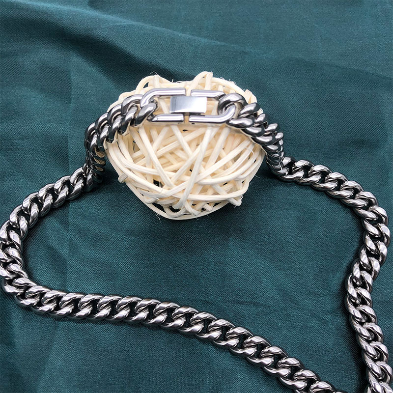 Iconic Cuban Chain Necklace For Men With Pendant Symbol Of Heritage_voghion.com