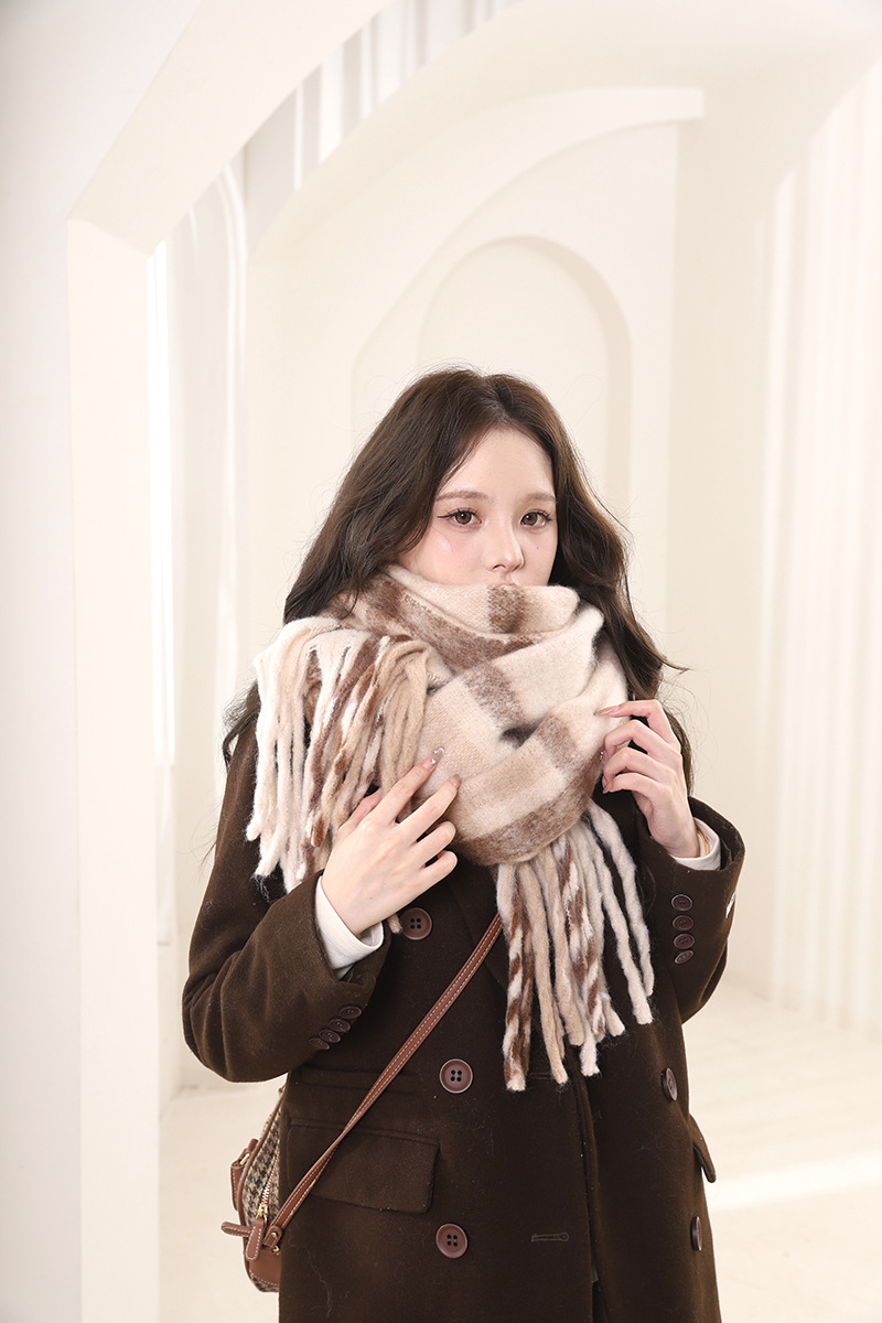 2024 autunno inverno nuova atmosfera sciarpa spessa in mohair, calore di alta qualità, cappotto versatile da uomo e da donna con strisce_voghion.com