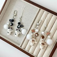 原创日韩ins可爱卡通爱上的猫钥匙扣爱心毛球串珠手机链背包挂