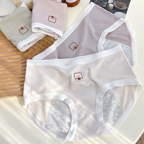 Cute bear Japanese girls' cotton modal menstrual pants seamless mid-waist leak-proof cotton antibacterial crotch underwear for women