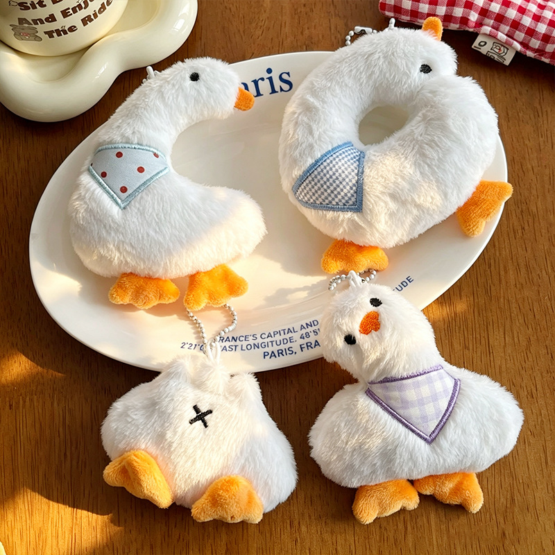 Cute cartoon goose plush toy pendant, creative bag keychain, small gift accessory for couples and friends