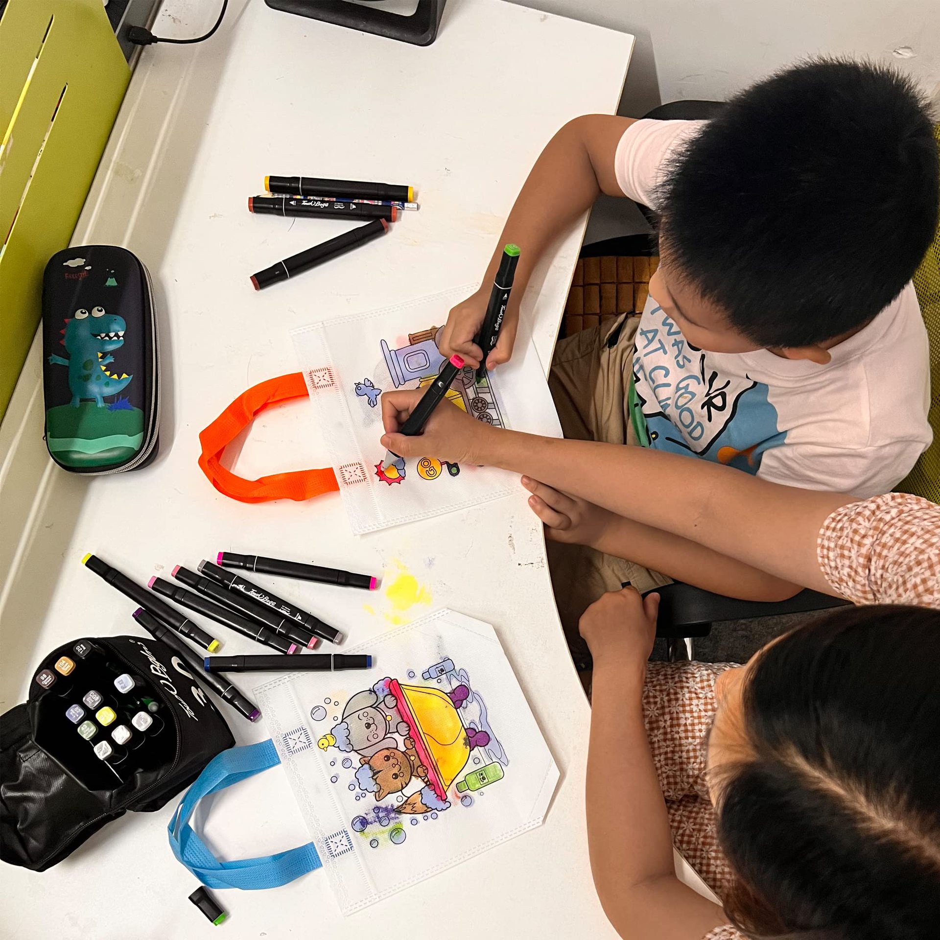 Bolsa de fiesta infantil para colorear – bolsa de regalo de tela no tejida con diseño de graffiti DIY