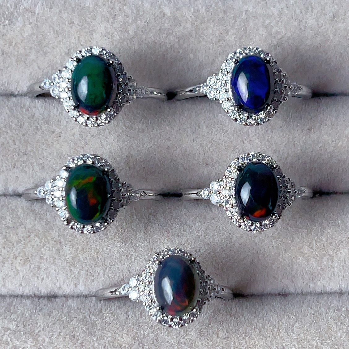 Naturlig svart opalring i silverpläterad koppar enkel design_voghion.com
