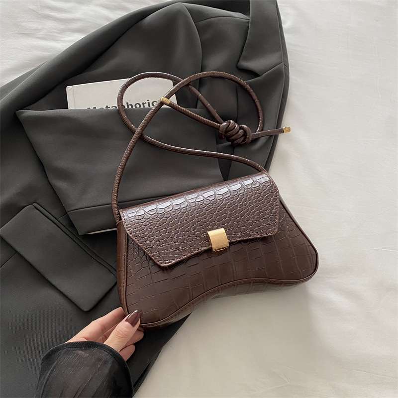 Bolsos debajo de las axilas para mujeres 2024 nueva moda bolsos de viaje de moda universal bolsos de hombro de alto nivel bolsos de nicho