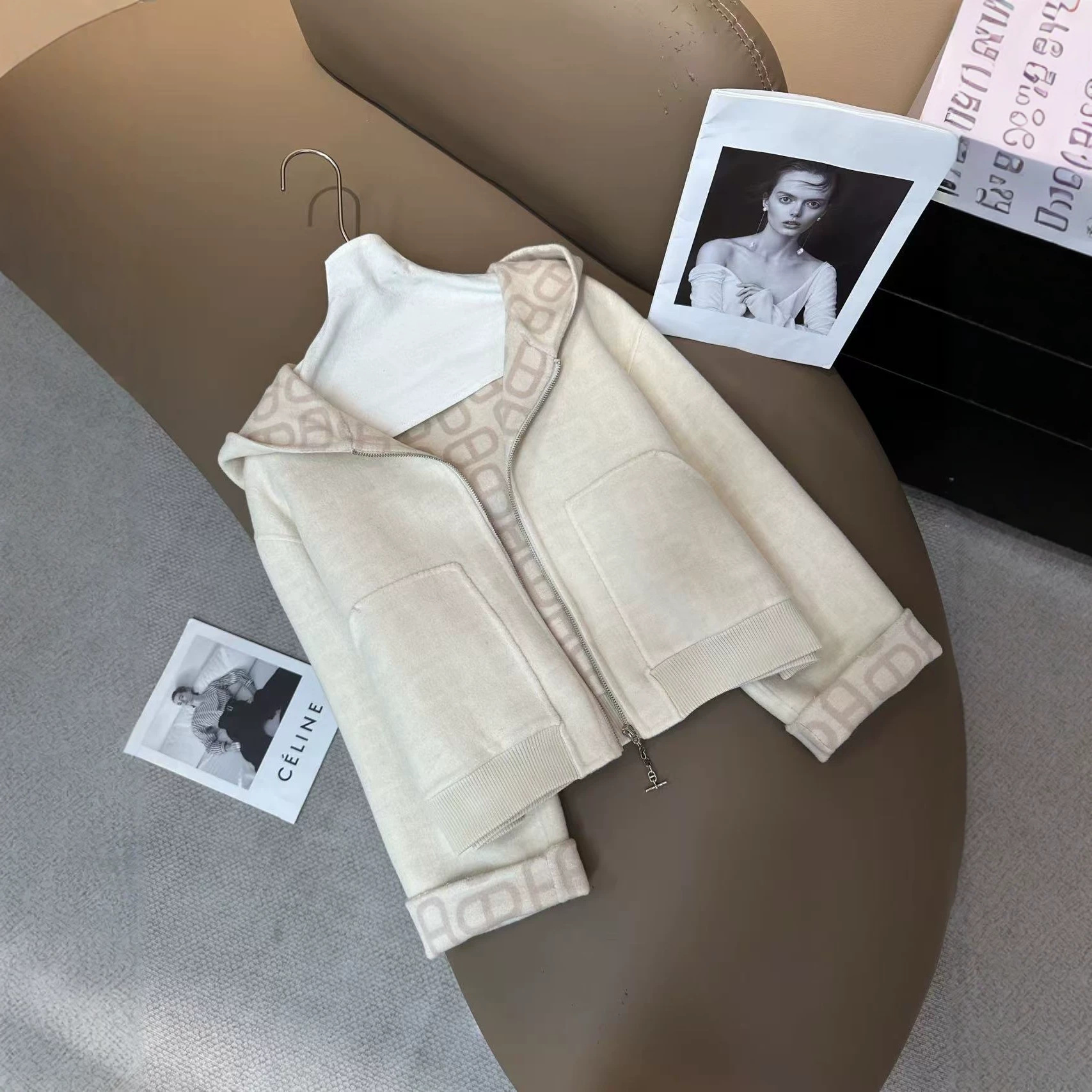 2025 Autumn/Winter Nanyou New High-Quality Monogram Zipper Cashmere Wool Double-Sided Jacquard Texture Luxurious and Stylish Short