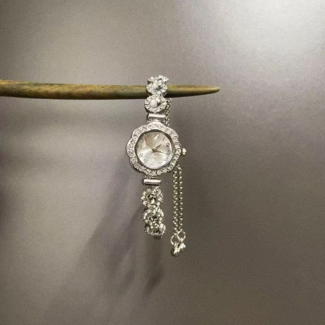 cadena de reloj blanca luz de luna