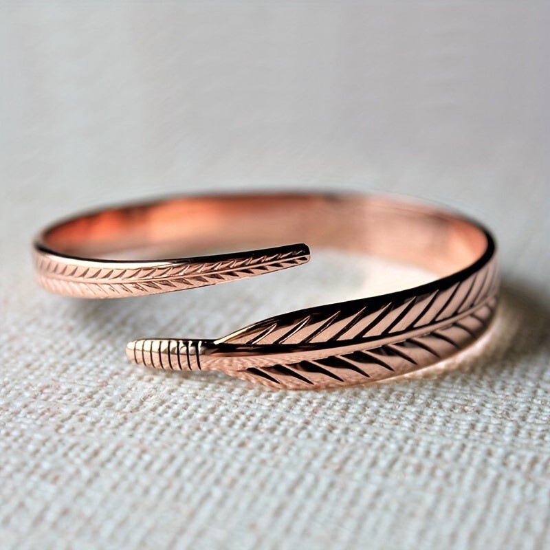 Elegant Retro Leaf Pattern Copper Bracelet European and American Style Bronze Bracelet Suitable for Daily Wear and Gifts