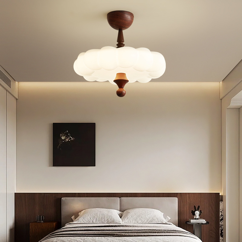 Araña de dormitorio 2025 nueva lámpara de habitación de dormitorio principal de color nogal de estilo antiguo lámpara de estudio de protección ocular en forma de nube blanca lechosa
