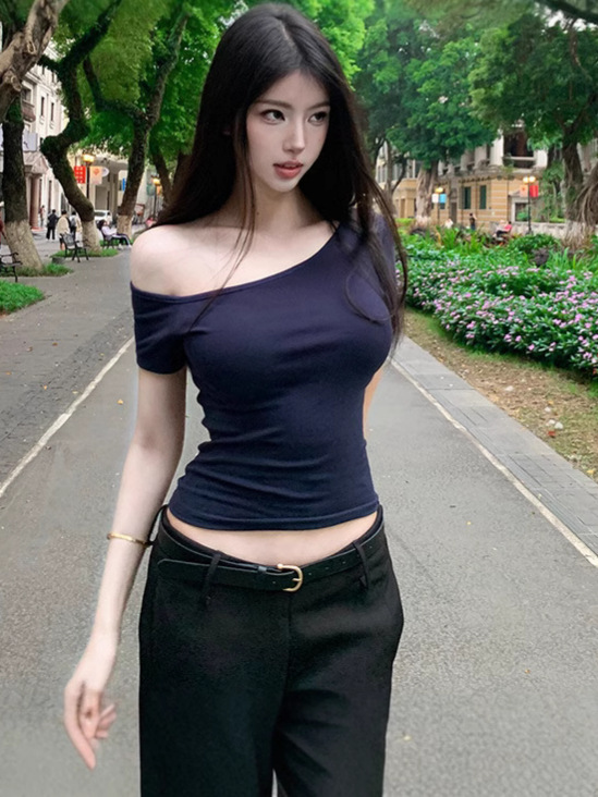 ins純情セクシーガールズオフショルダー斜め襟エレガントスリムフィット半袖Tシャツ女性用セクシータイトフィットベースレイヤー辣妹トップス女性向けトレンド