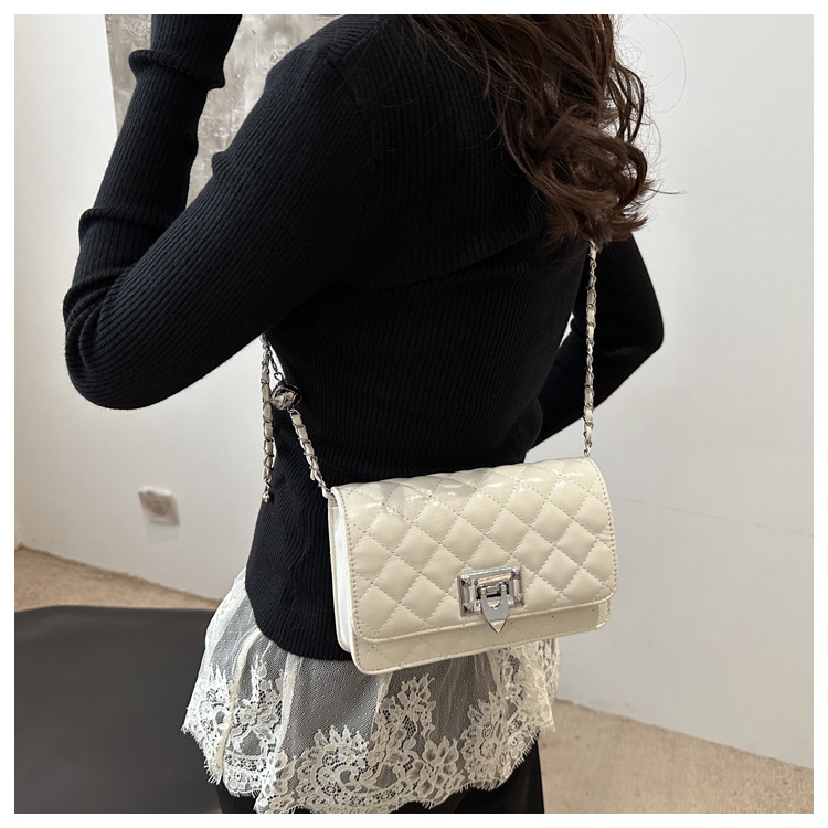 The diamond-patterned embroidered thread fashionable and elegant lock buckle elegant small bag for women's 2024 autumn new style versatile ins crossbody bag for women undefined