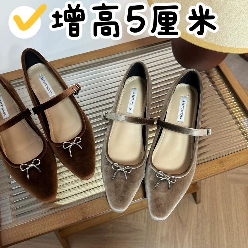 Французские заостренные туфли увеличены внутри и светло-рот одиночные туфли женщины 2024 осень новый замши бант
