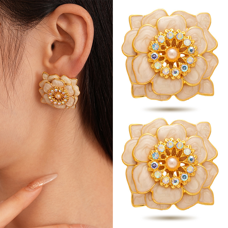 30g Weight 0.03µm Gold Plating Thickness Electroplating Gold Plating Process Alloy Ear Needle Material Copper Plated Plating Material Ear Studs Classification 1 Pair Quantity Holiday, Daily Occasion Alloy Material Flower Pattern Women's Gender Elegant, Retro Style Enamel Craft 1 Pair Elegant Retro Flower Enamel Alloy Drop Earrings Ear Studs 12