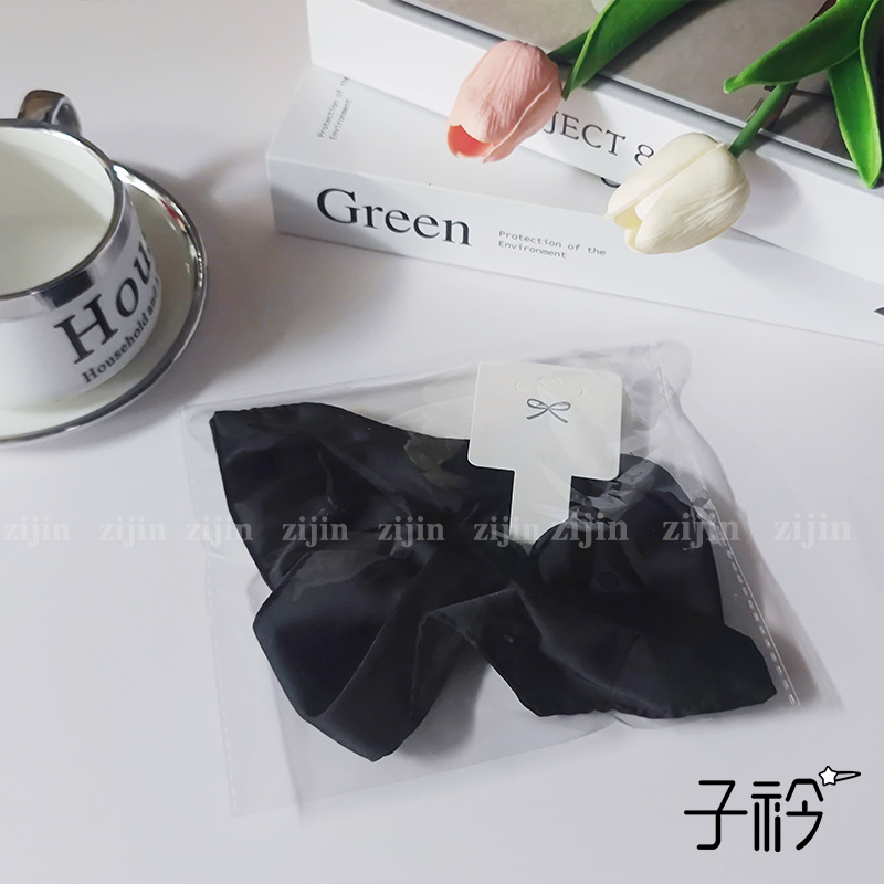 블랙 새틴