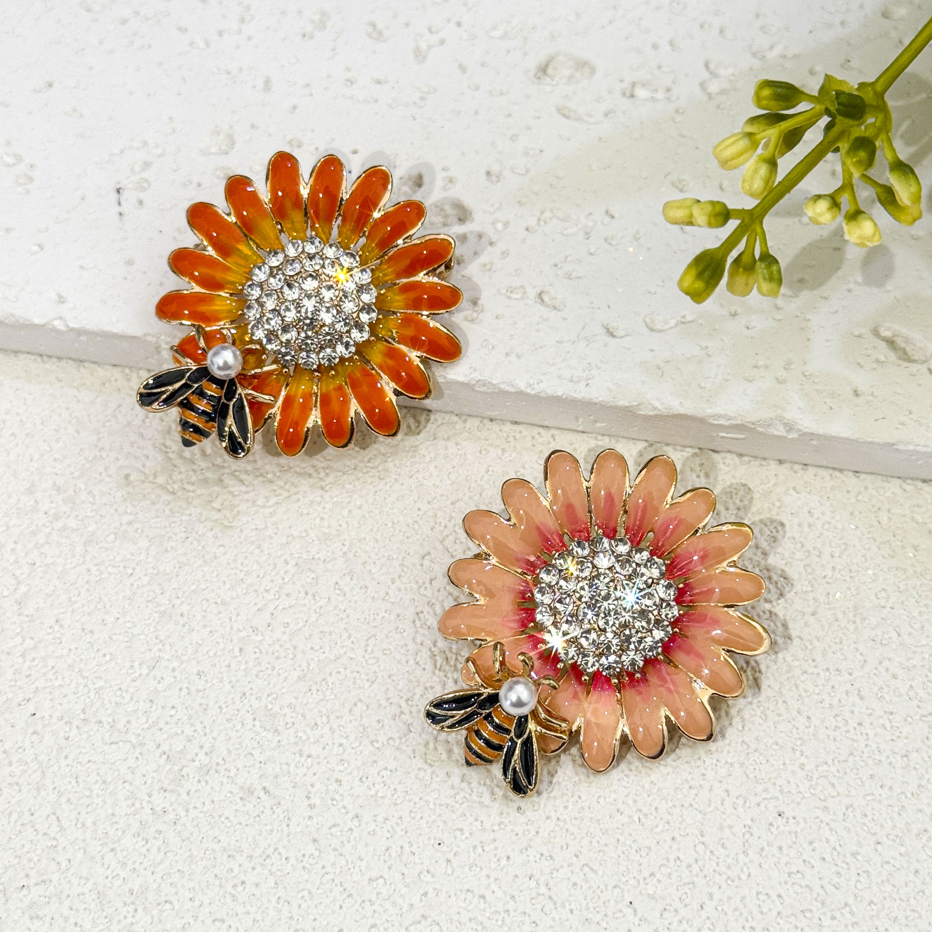 Enamel Sunflower Brooch, High-End Exquisite Bee Daisy Brooch for Women, Niche Design Pin, Suit Accessory