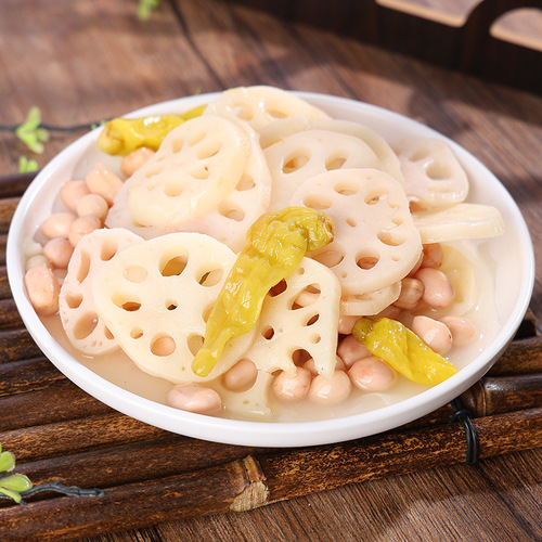 Pickled pepper bamboo shoot tips, pickled pepper, bamboo shoots and lotus root slices, ready to eat in small packages, spicy sansho pepper crispy bamboo shoot snacks