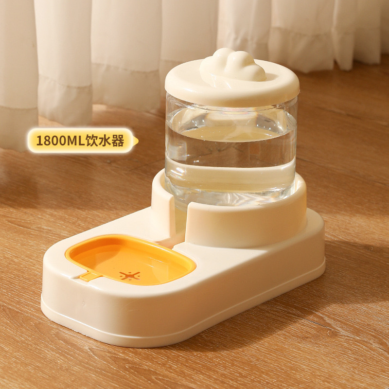 크림 노란색 물 공급기