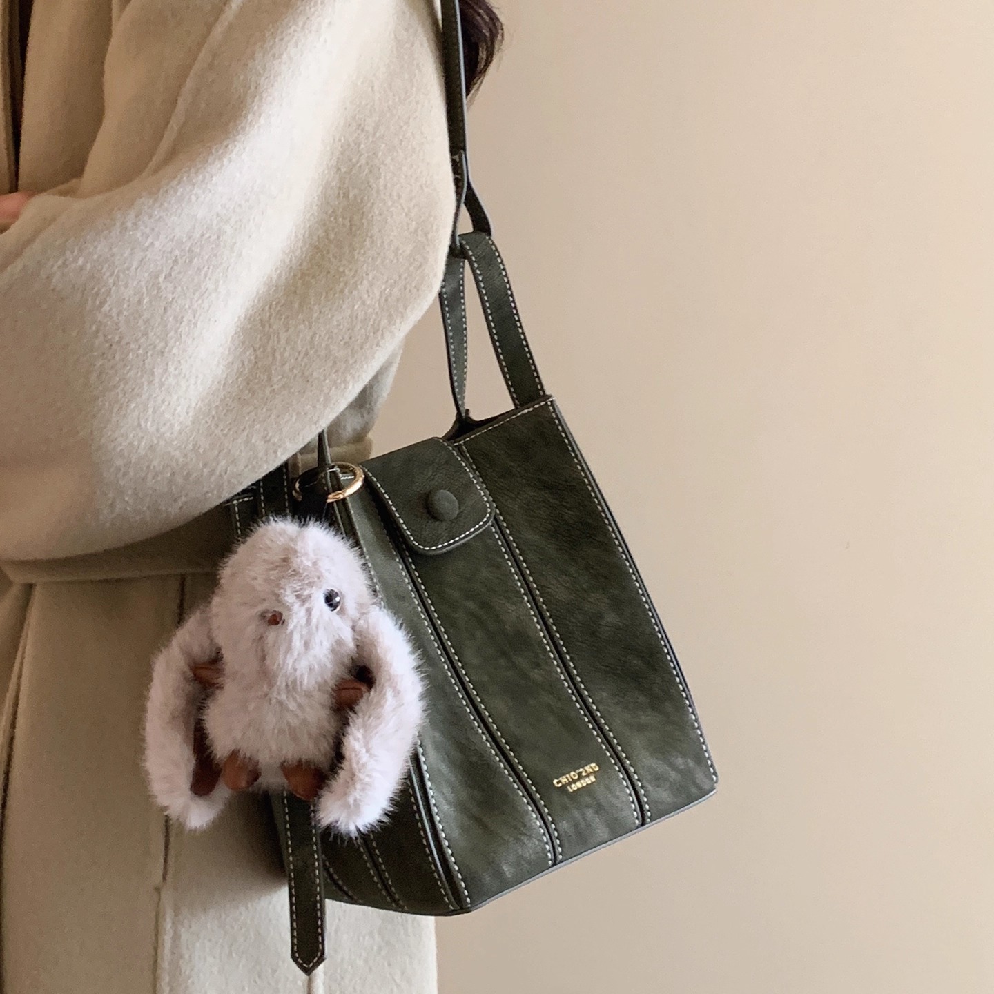 新款2025百搭水桶包包女通勤高级感小众单肩斜挎包头层牛皮手提包