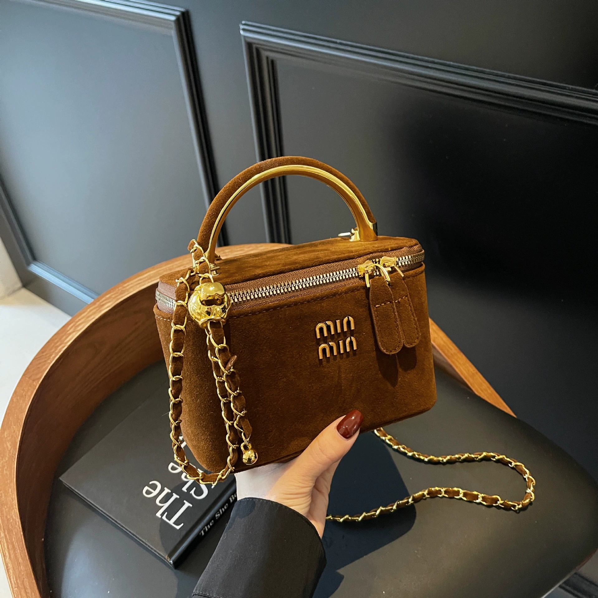 Matte box, one-shoulder bag, french style