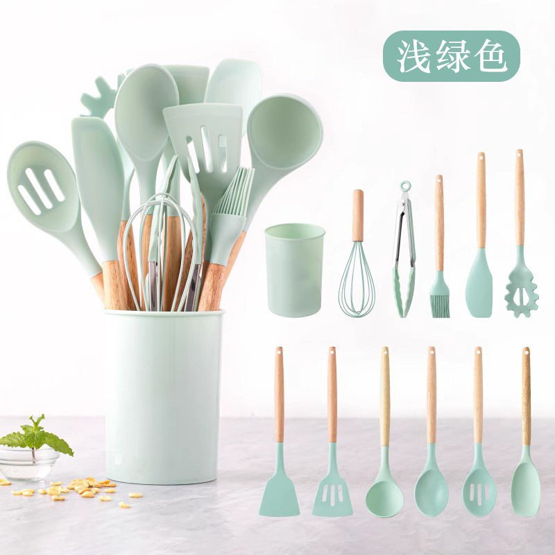 Ventas transfronterizas calientes de mango de madera de cocina de silicona 12 piezas de conjunto de herramientas de cocina resistentes a altas temperaturas de silicona cinta de almacenamiento barril